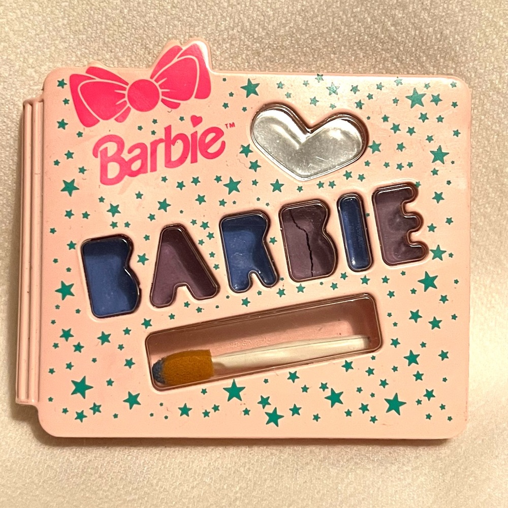 Barbie Pretty Surprise Cosmetics Vintage 1991 Eye Shadow Kit. Rare